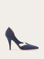 Ferragamo Pump with Gancini detail